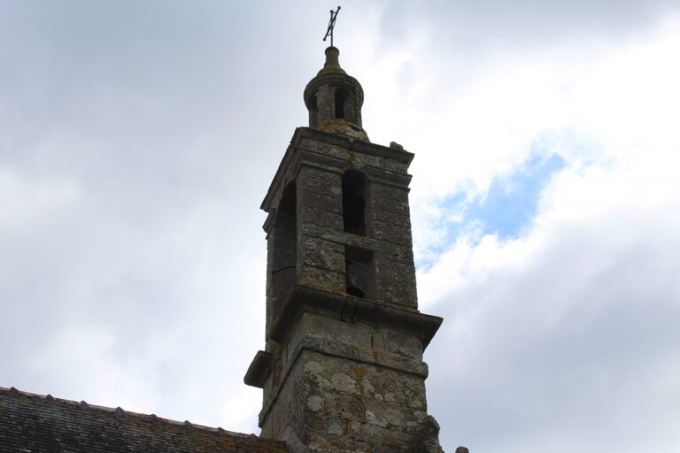 Clocher en granit de la chapelle Saint-Nicodème à Ploéven, Finistère